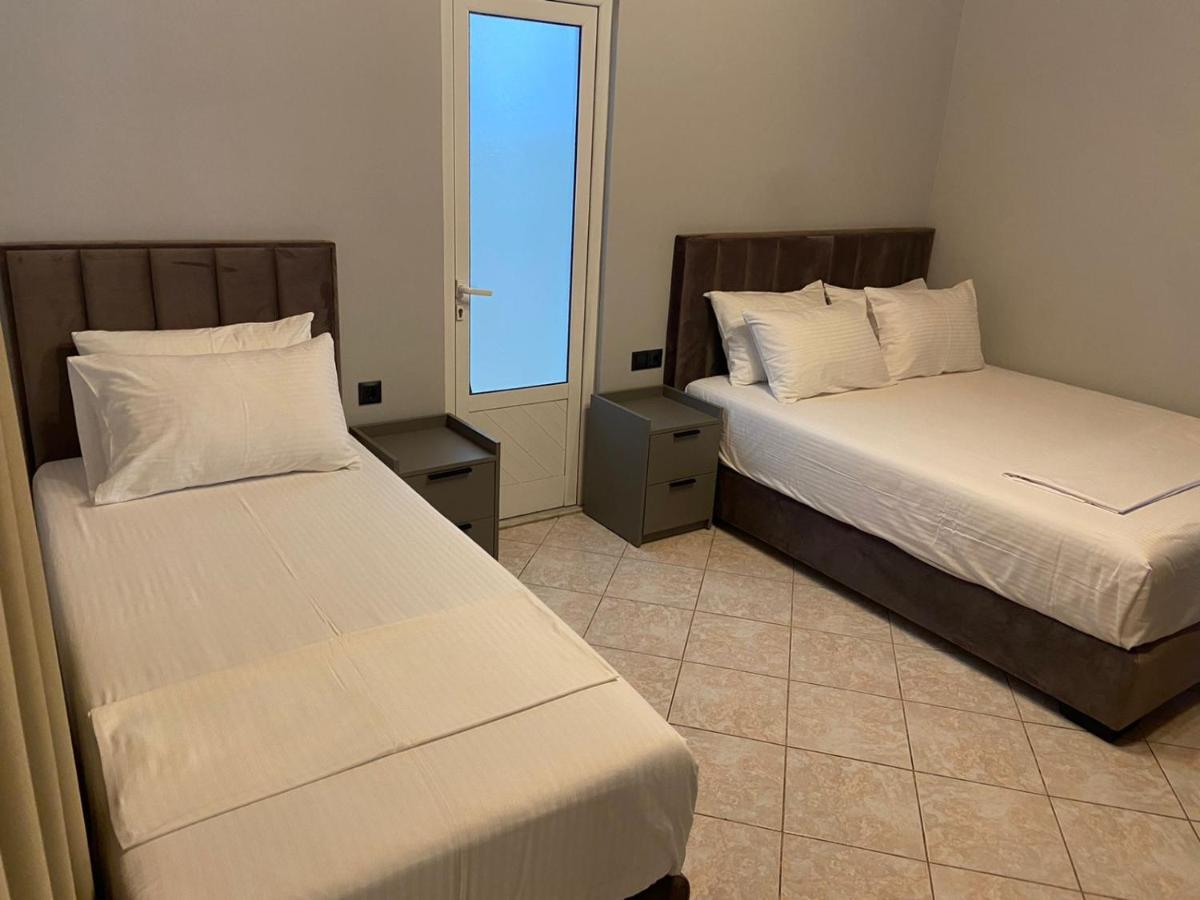 "Hotel Lili" Саранде Екстериор снимка